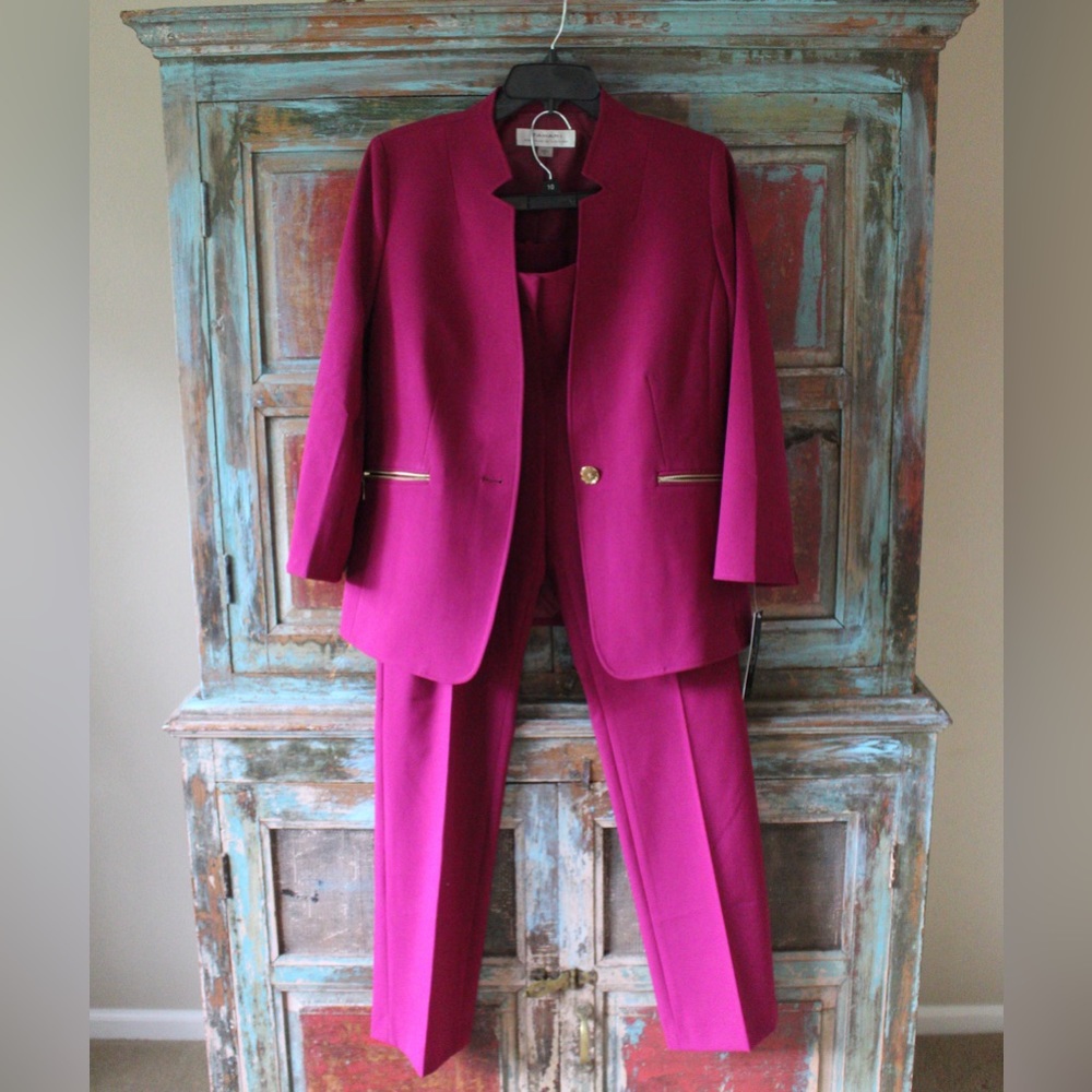 BRAND NEW plum tahari arthur s. levine
